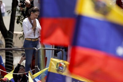 María Corina Machado aparece en la protesta de la oposición en contra de Nicolás Maduro