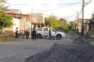 Mueren tres policías durante enfrentamiento con grupo delictivo en Joya de los Sachas